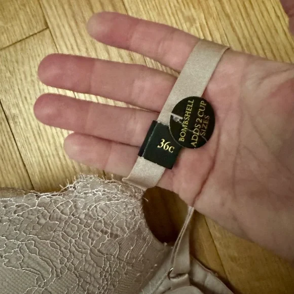 Victoria's Secret Very Sexy Bombshell Bra - Picture 5 of 9